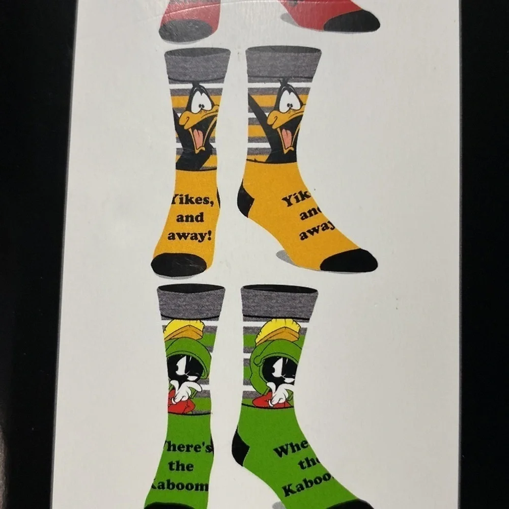 6 Pair Casual Crew Looney Tunes Socks shoe size 8-12 ( BL)
